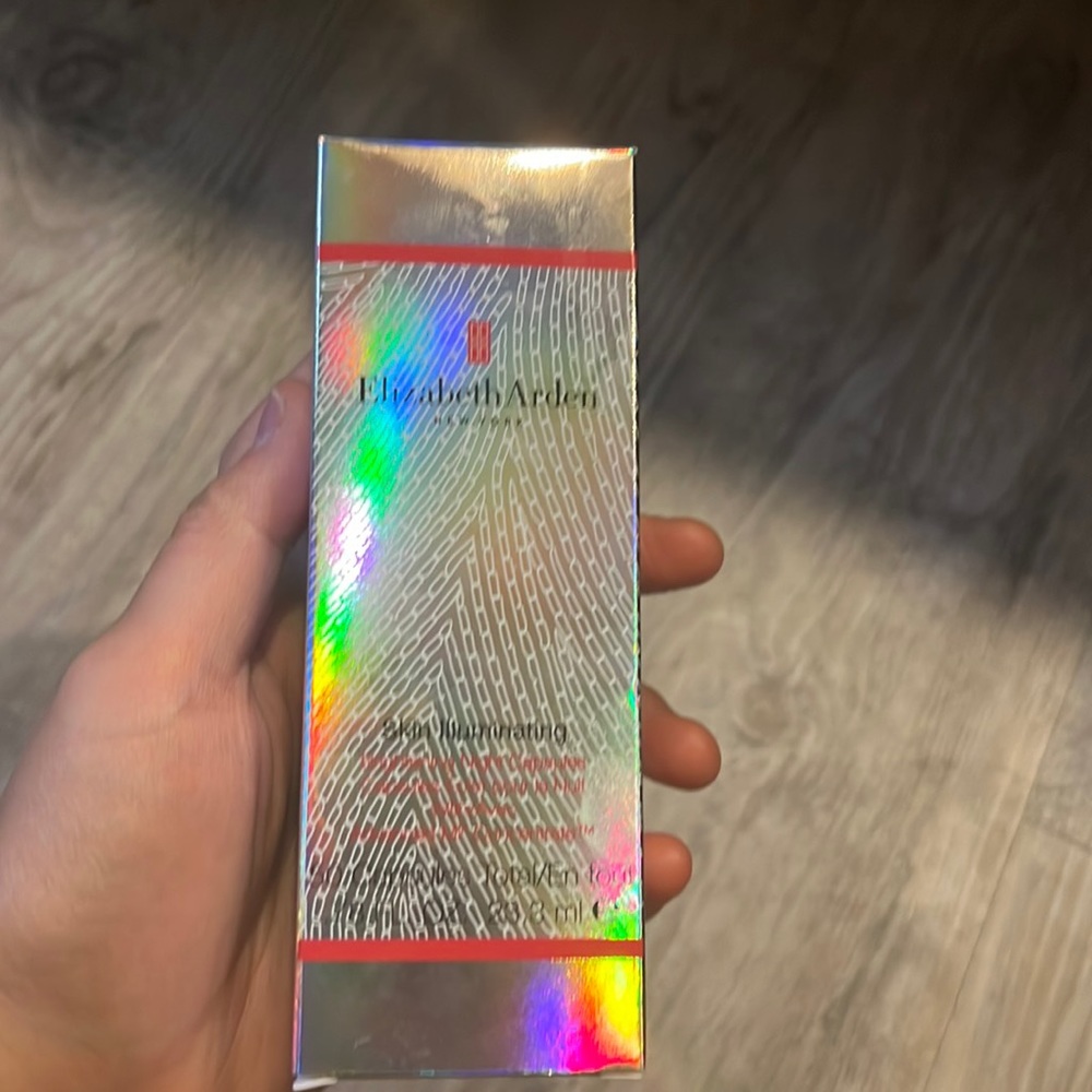 Elizabeth Arden Serum for sale 
Free gift (30 hydra plumping serum)